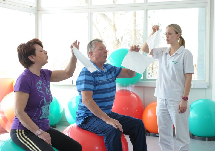 COPD چیست؛ علت، علائم، روش تشخیص و درمان 2 توانبخشی برای درمان COPD