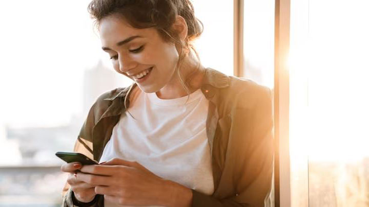 فوبیای تماس تلفنی چیست؟ چطور بر آن غلبه کنیم؟