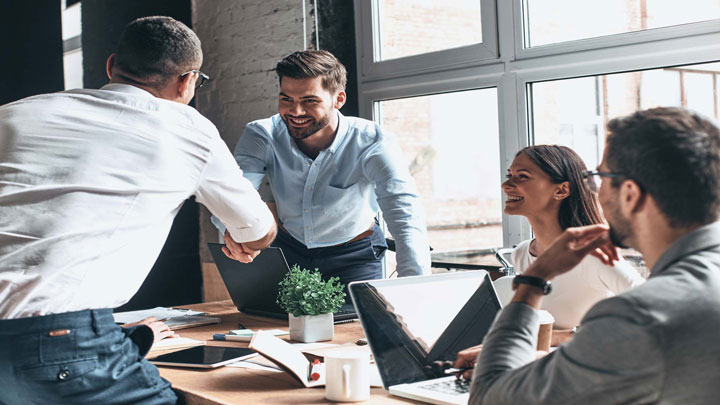 چطور خودمان را معارفه کنیم که در یاد بمانیم؛ ۱۴ پیشنهاد خلاقانه