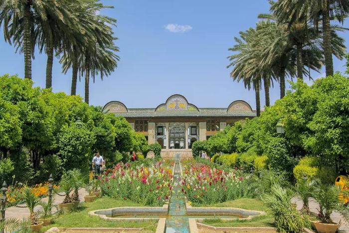 1715678896 652 از میدان نصف جهان تا باغ‌های بهشت نمای شیراز ستاره شو